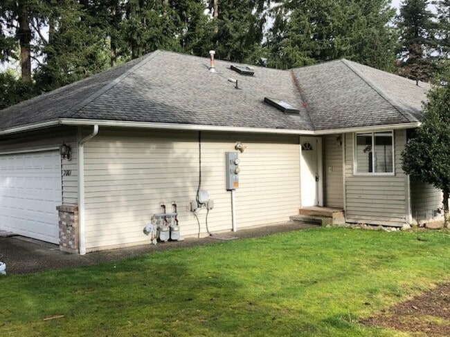 Building Photo - 3 bedroom 2 bath duplex in Lake Stevens!