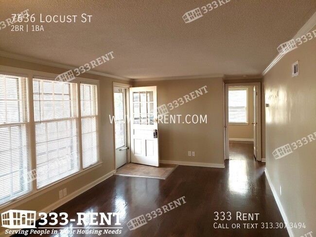 Building Photo - Location and convenience at your charming ...