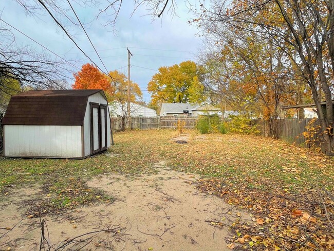 Building Photo - One Bedroom House with basement