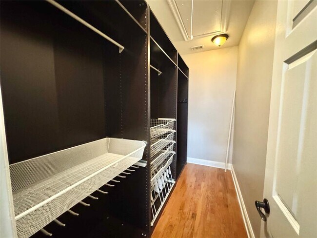 Building Photo - 1300 Crestwood Rd