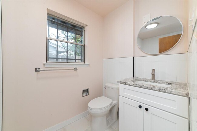Building Photo - 7615 Barberton Dr
