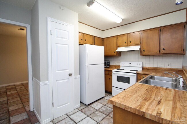 Building Photo - 5250 Powrie Dr