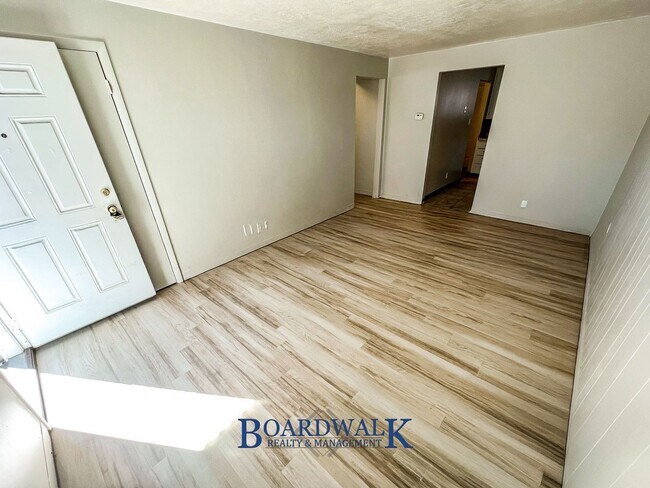 Building Photo - 3660 3325 W