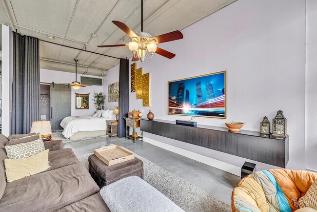 Building Photo - 425 N Andrews Ave