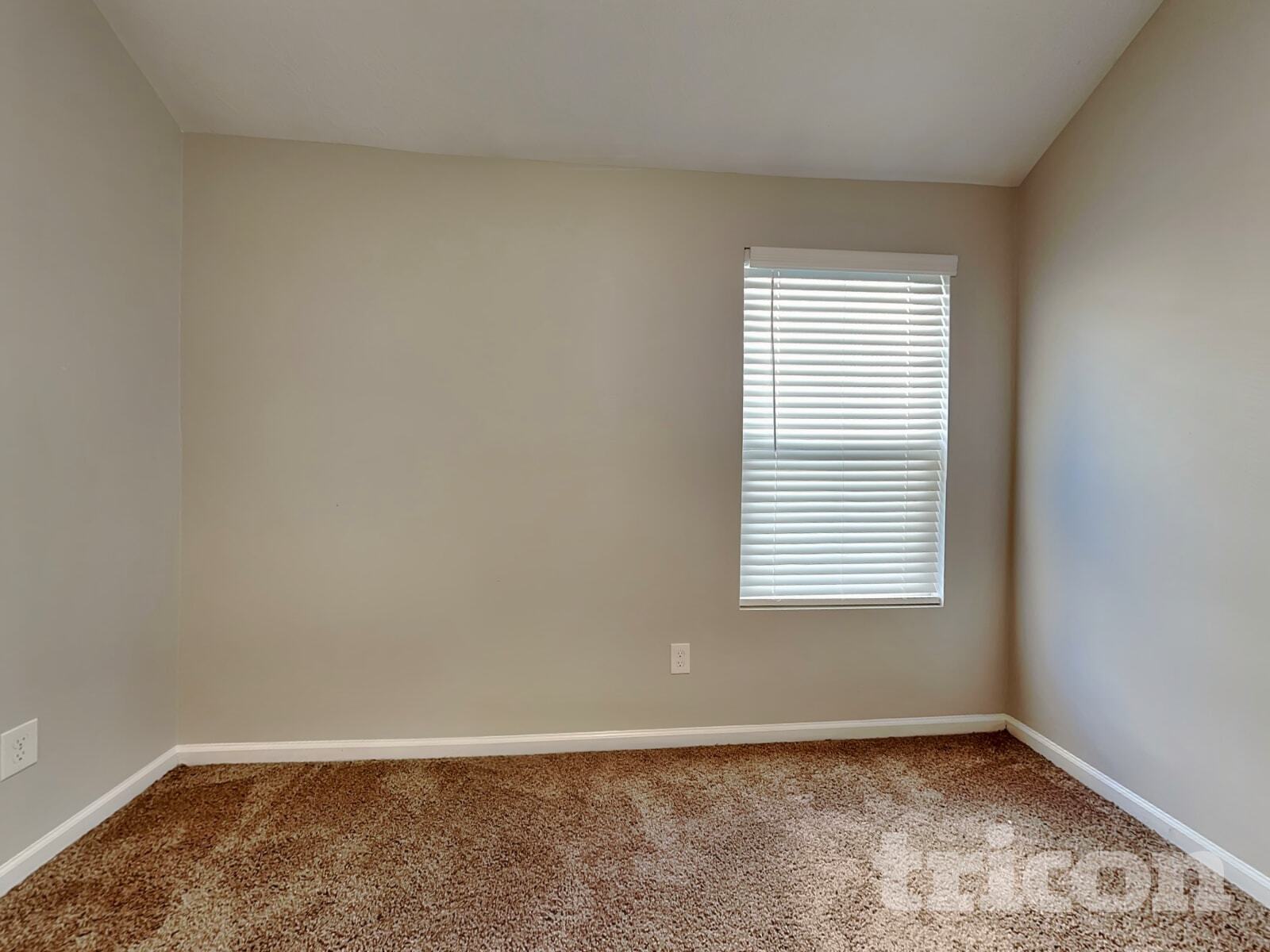 Building Photo - 3250 Alexandria Dr