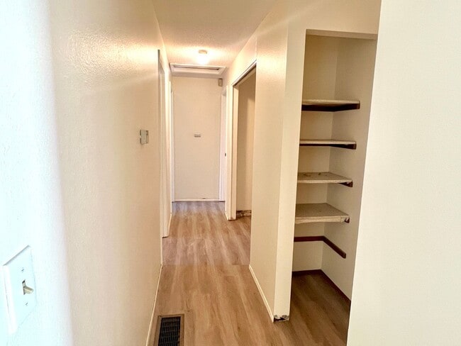 Building Photo - South Tabor Neighborhood Home with Spaciou...