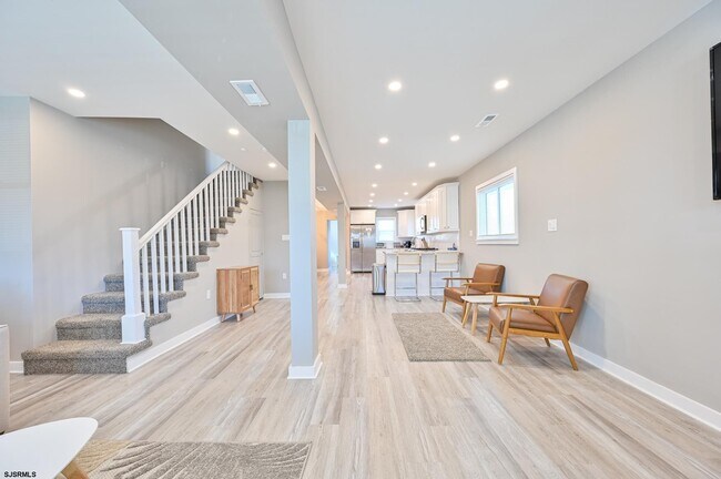 Building Photo - 203 N Somerset Ave