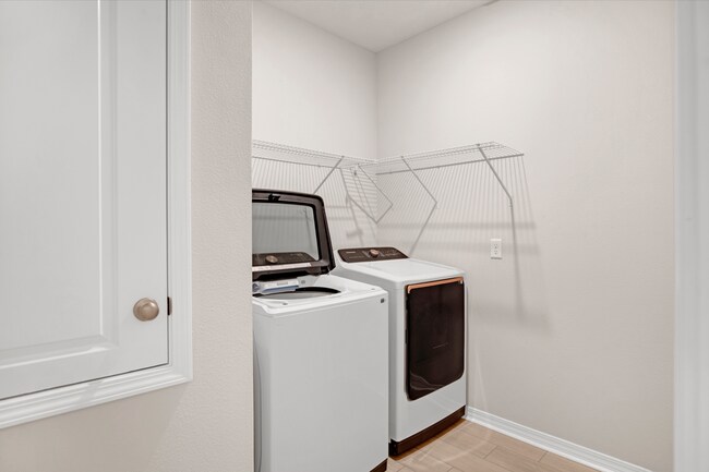 Building Photo - Spacious 4 bed cul-de-sac home in Bellview