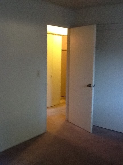 Building Photo - Triplex For Rent in Manteca