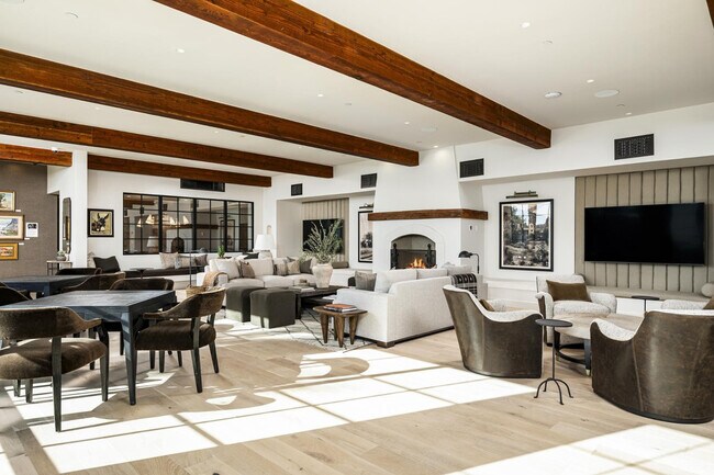 Building Photo - 4849 N Camelback Rdg Dr