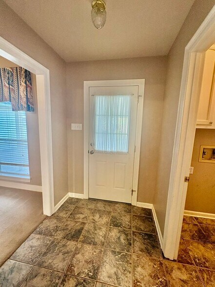 Building Photo - 11117 Gold Cup Ave