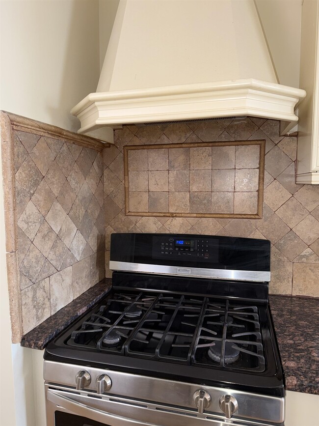 Building Photo - 998 Broadway