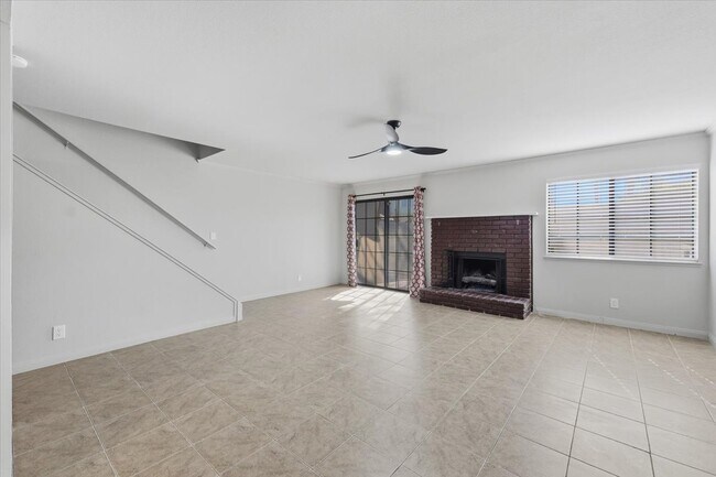 Building Photo - 3283 Dawnflower St