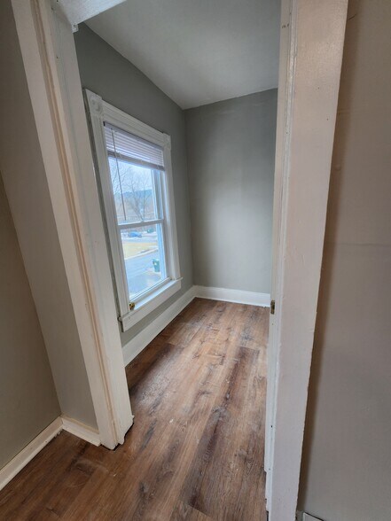 Building Photo - 11 Pearl St