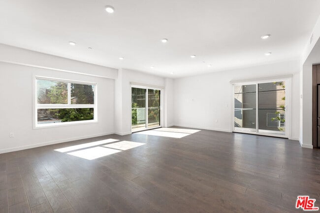 Building Photo - 849 N Alta Vista Blvd