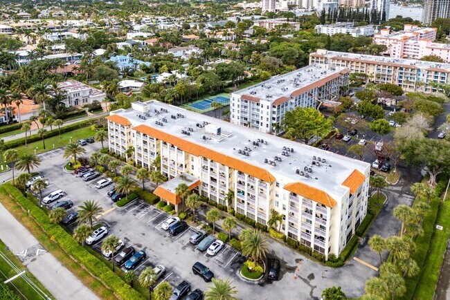 Building Photo - 951 De Soto Rd