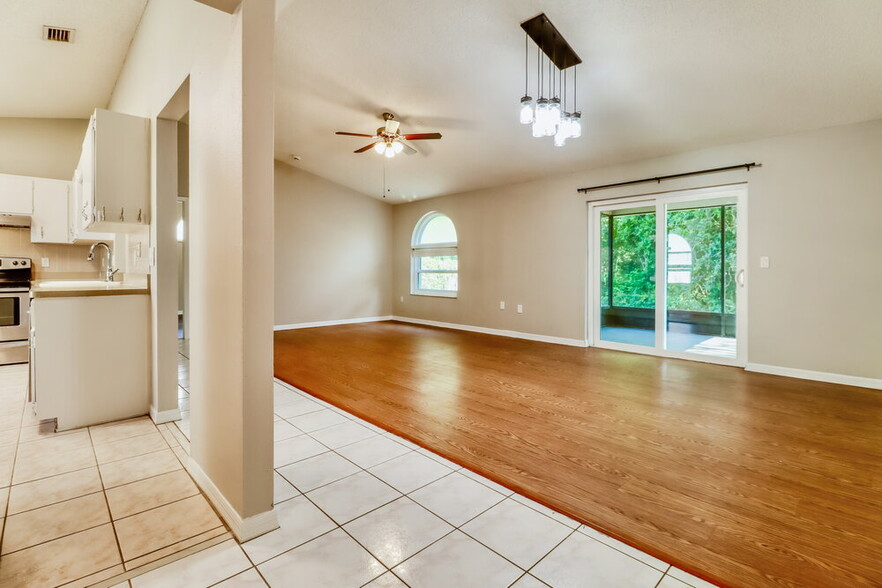 Building Photo - 8309 Royal Hart Dr