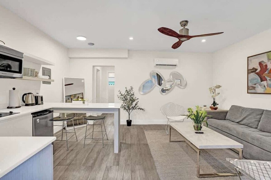 Building Photo - 3020 Seville St