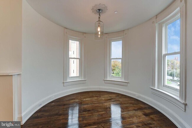 Building Photo - 501 Seward Square SE