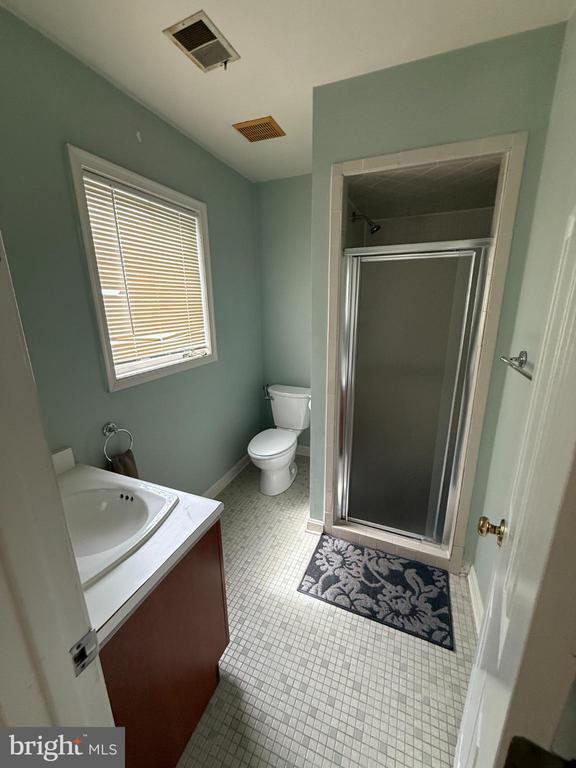 Building Photo - 10 Candlelight Ct