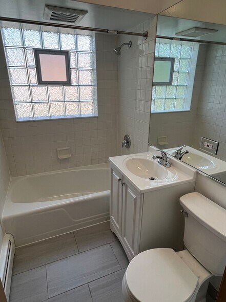 Building Photo - 1334 Woodview Ln