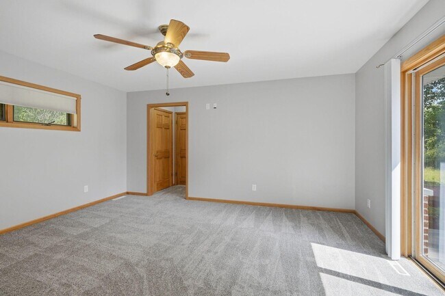 Building Photo - Willow Ridge