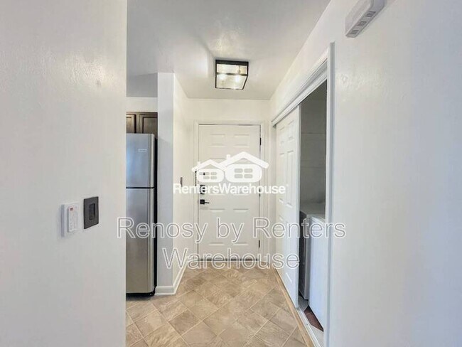 Building Photo - 1843 Chantilly Ct