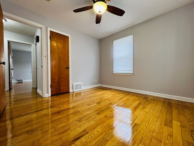 Building Photo - Elegant Kenosha Single Family Home with Chef’s Kitchen and Two-Car Garage