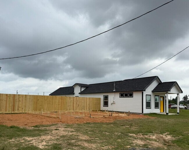 Building Photo - 7014-5914 02