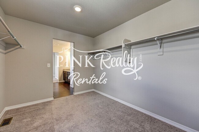 Building Photo - 6014 Yamhill Dr