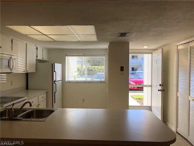 Building Photo - 2385 Naples Trace Cir