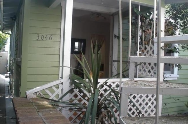 Building Photo - 3046 E Vista St