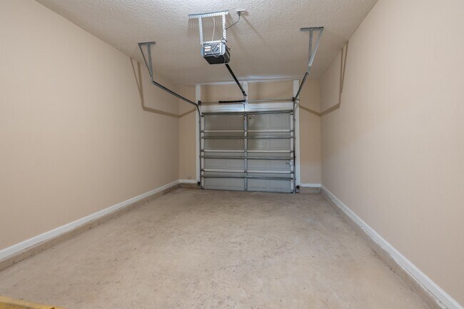 Building Photo - 313 Scrub Jay Dr