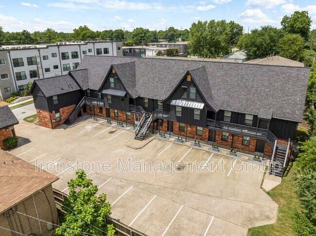 Building Photo - 3711 S Indianapolis Ave