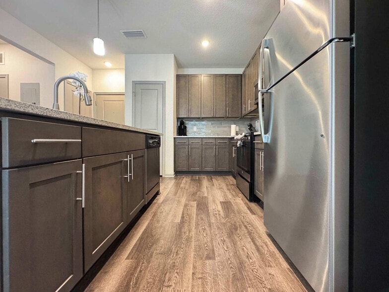 Building Photo - 1515 Flournoy Lp