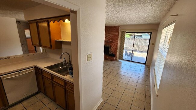Building Photo - 8511 Woodstone Dr