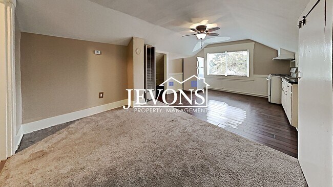 Building Photo - $300 Rent Credit - Well-kept ground-floor ...