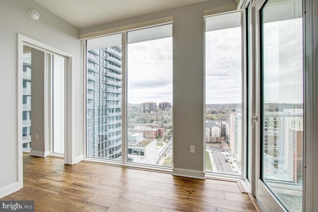 Building Photo - 1781 N Pierce St