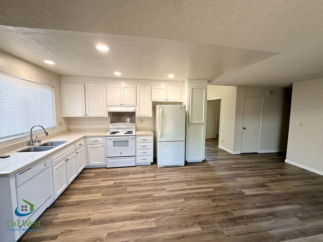 Building Photo - 421 Gwinn Ct