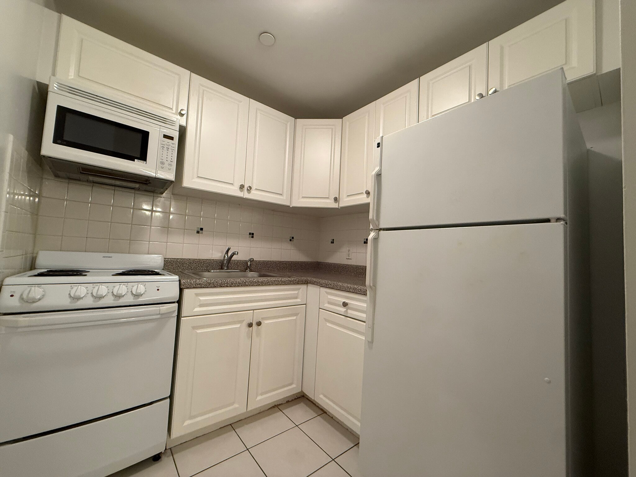 Building Photo - 208 Undercliff Ave