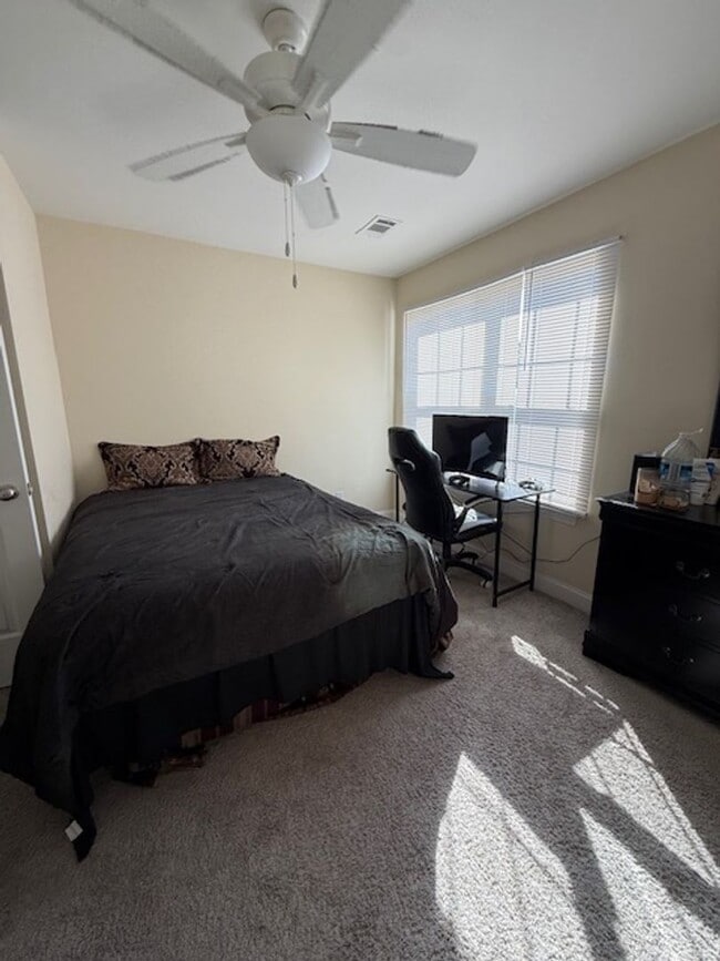 Building Photo - Two Bedroom Townhome