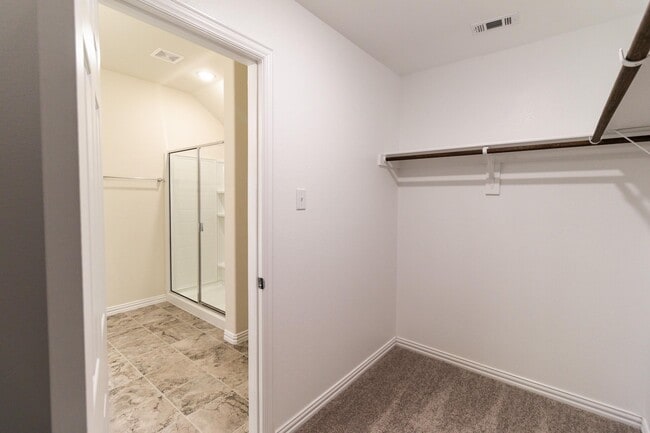 Building Photo - 572 Ruthye Ln