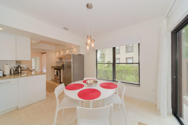 Building Photo - 11397 Pond View Dr