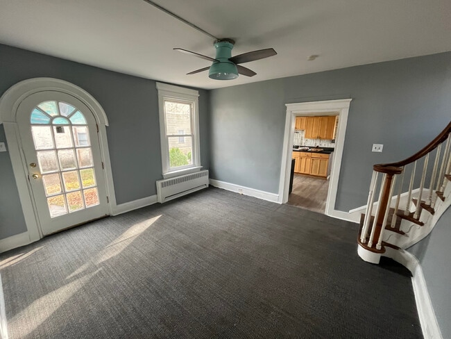 Building Photo - 544 King St