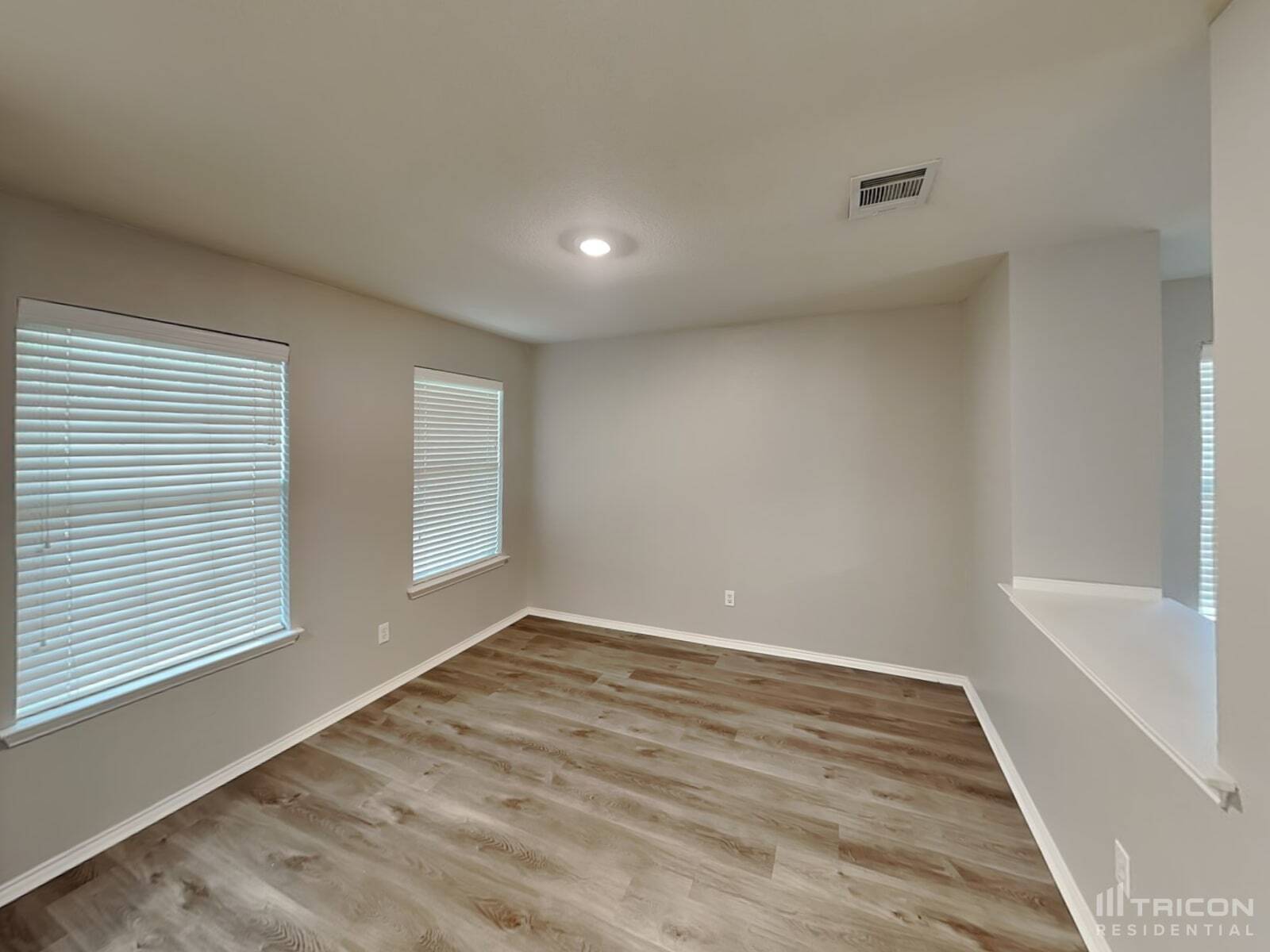 Building Photo - 204 Blue Roan Dr