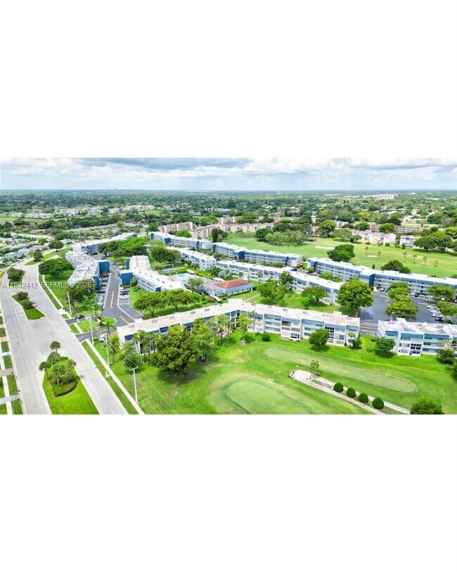 Building Photo - 7787 Golf Cir Dr