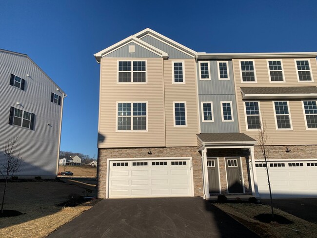 Building Photo - 1855 Shady Ln