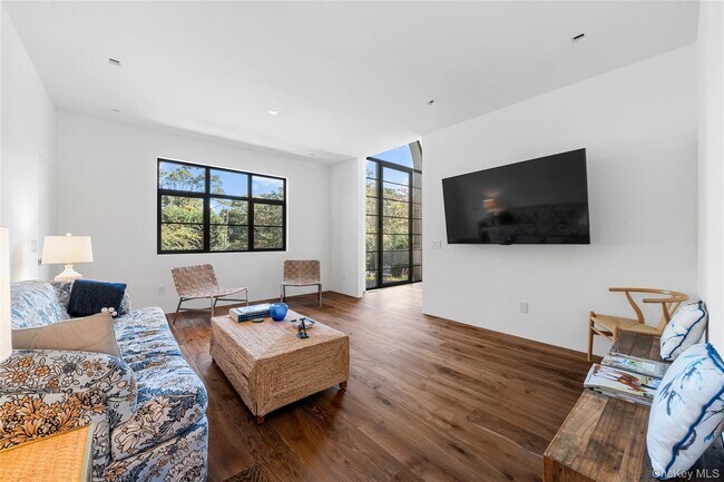 Building Photo - 15 Atterbury Rd