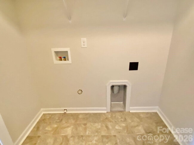 Building Photo - 320 Peachtree Rd