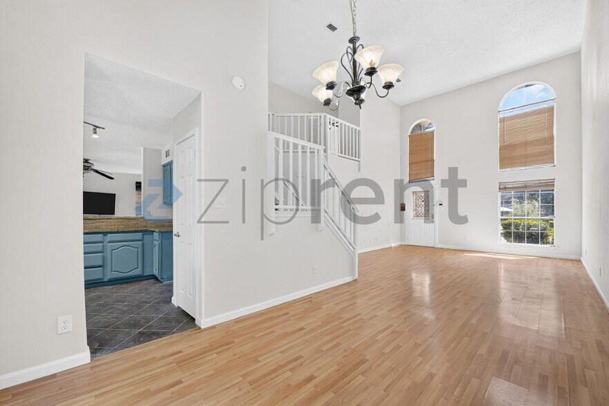 Building Photo - Unit